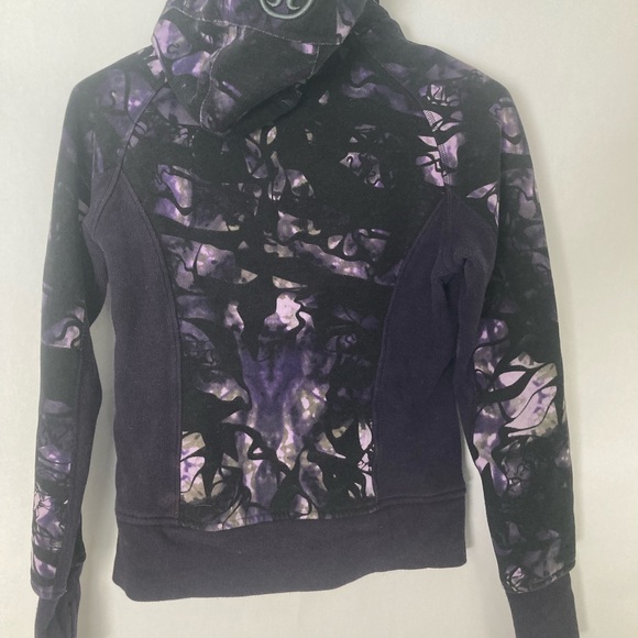 LULULEMON sweatshirt with hood. - Picture 6 of 6